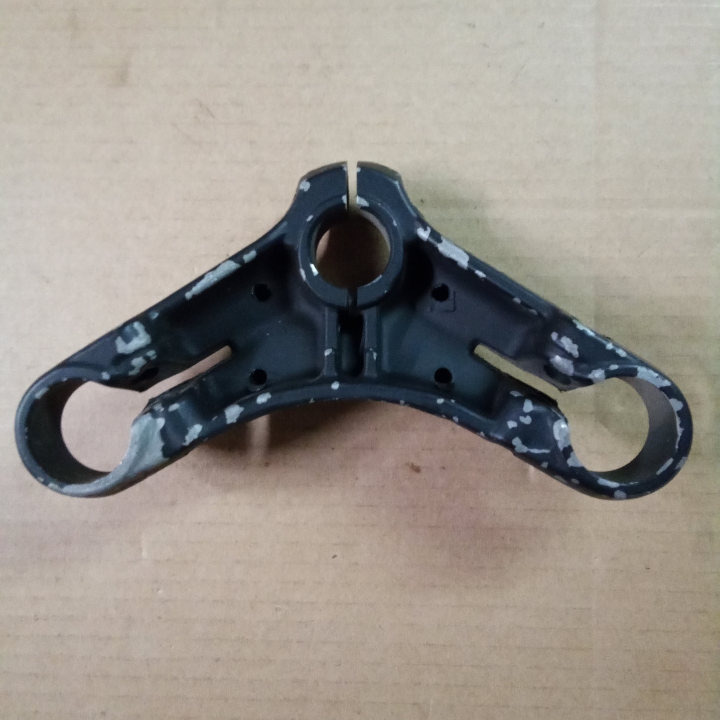 TOP TRIPLE CLAMP V65 (#62493100)