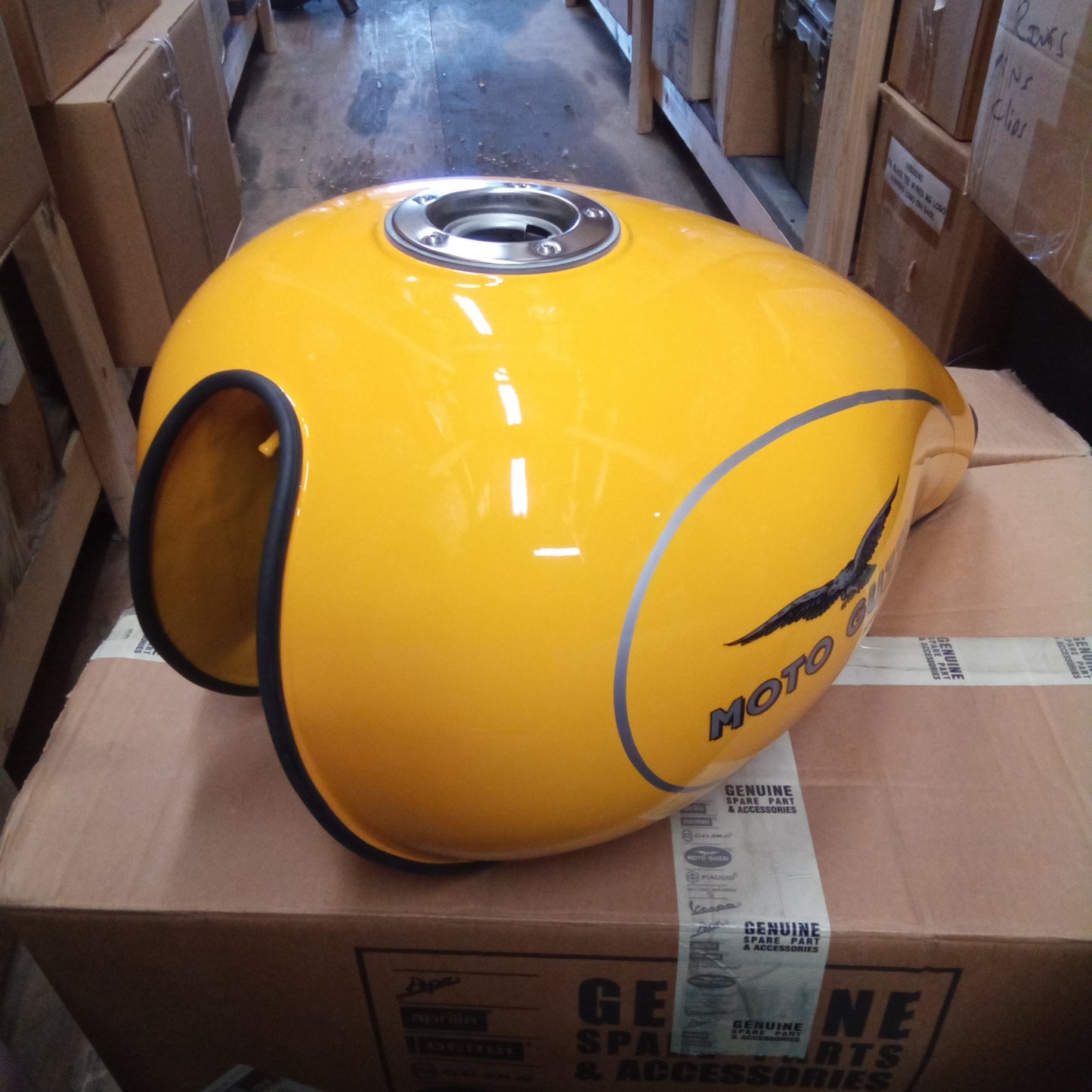 FUEL-TANK yellow (#89000355)