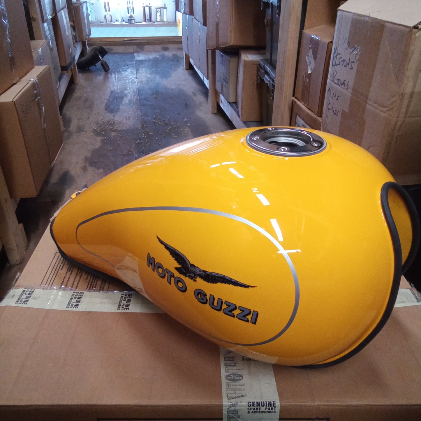 FUEL-TANK yellow (#89000355)