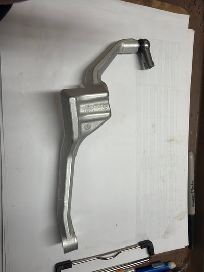 V85TT SHIFT LEVER (#2B004670)