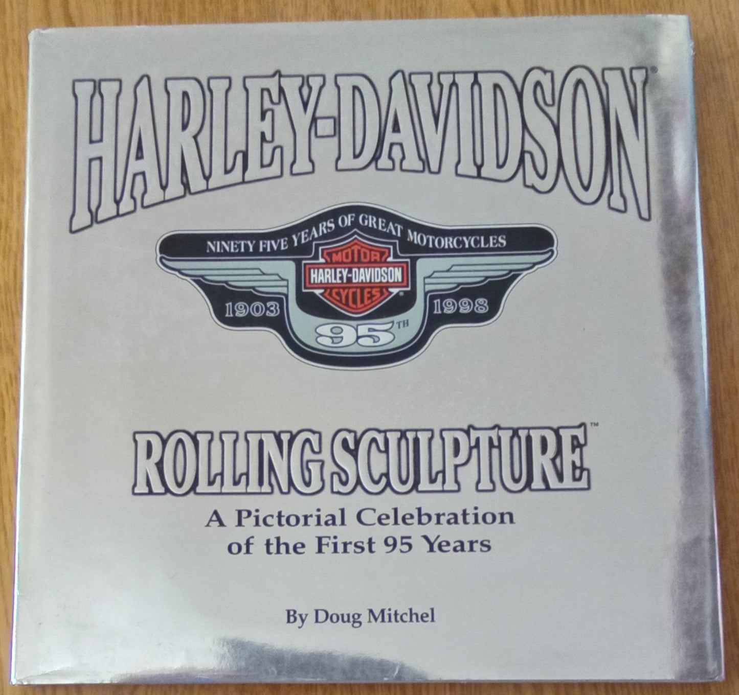 Harley-Davidson Rolling Sculpture (ISBN 0-7853-2955-2)
