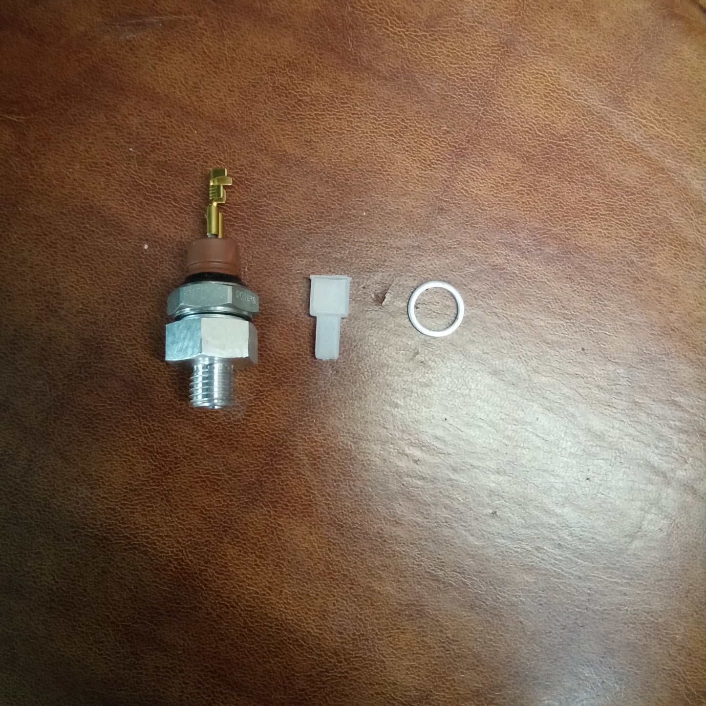 MINIMUM PRESSURE OIL SWITCH (#978854) USE 1D001138