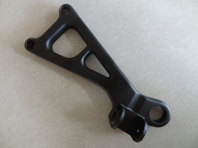 BRACKET LH BLACK (#01444740)