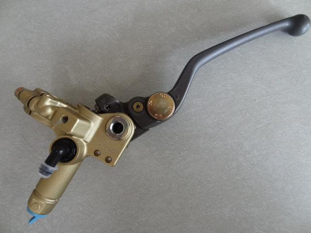 MASTER CYL & LEVER (01605540) (#01605540)