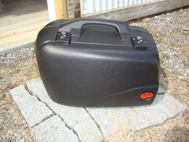 40 LTR HARD BAG KIT. PR WITH MOUNTING HDWARE. (#03480050)