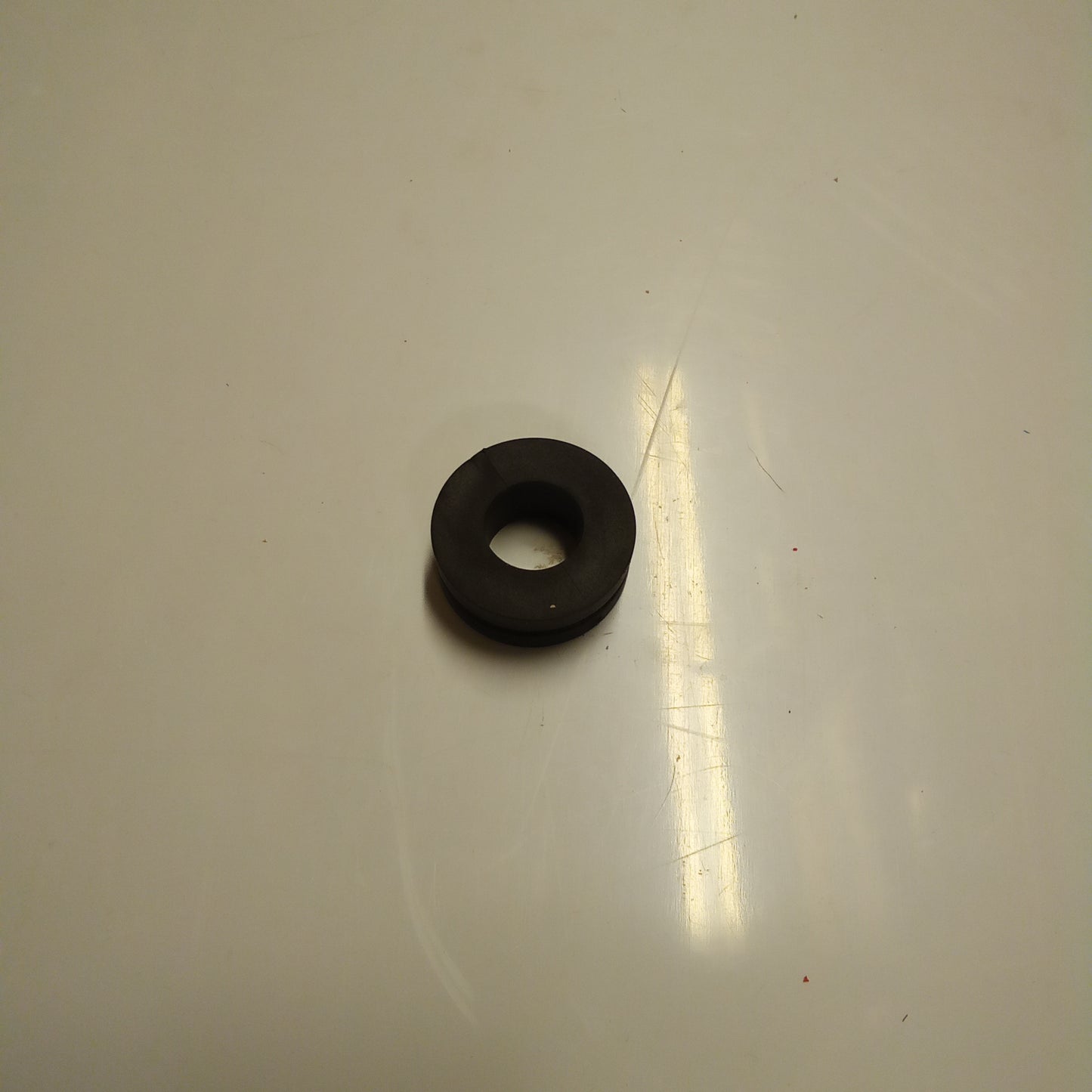 Grommet for upper windscreen (#560173)