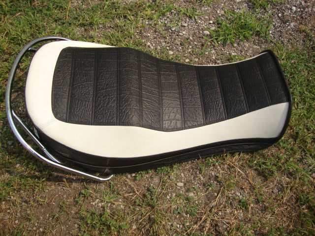 SEAT & GRAB RAIL CA2 BLACK & WHITE NLA (#29460500)