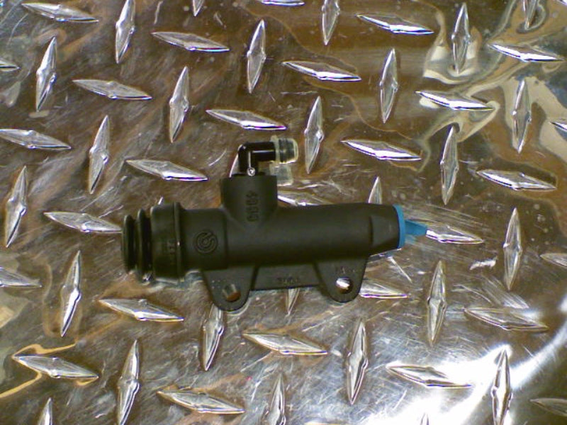 REAR MASTER CYLINDER (#30667030)
