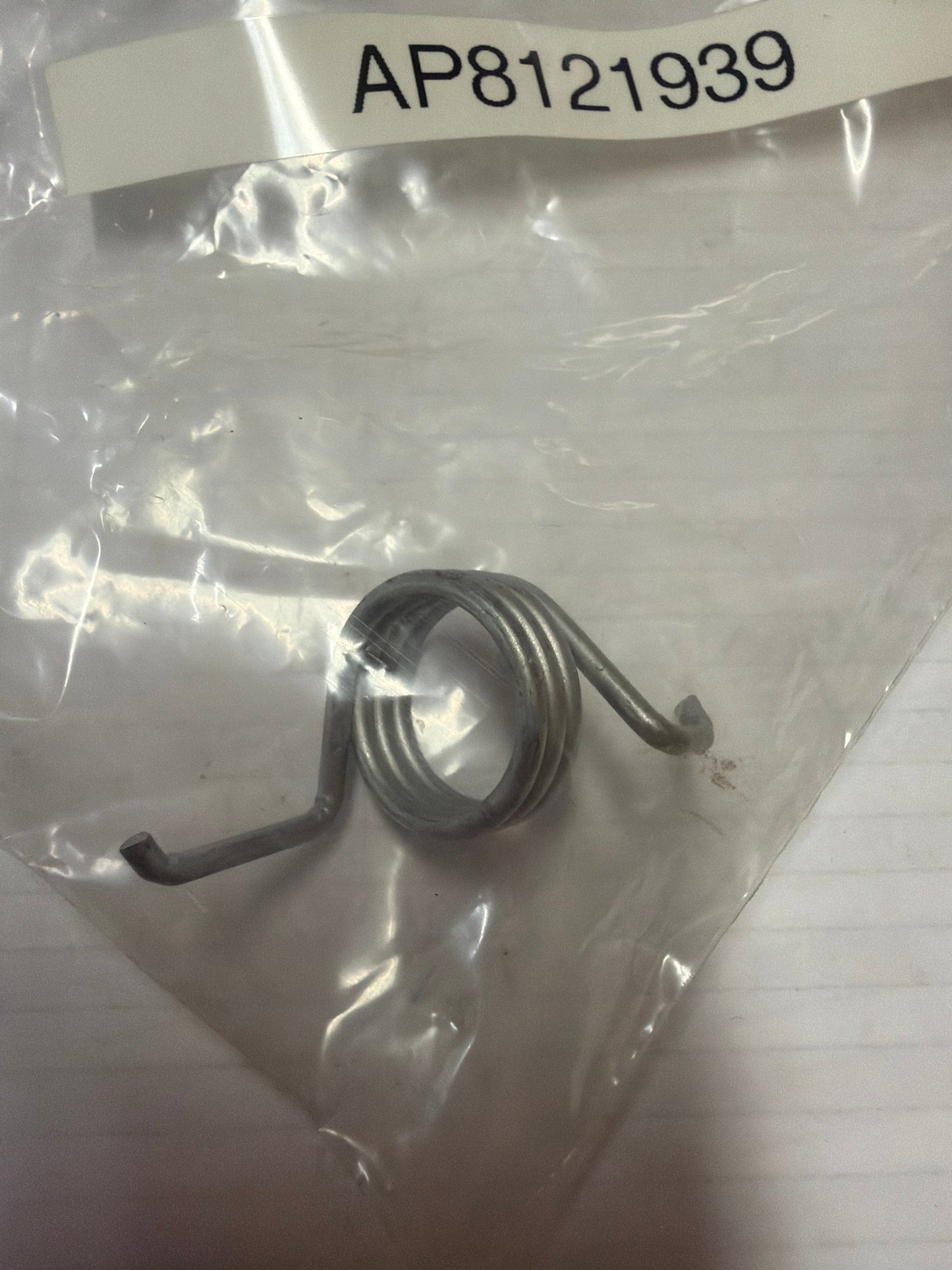 RH front footrest spring (#AP8121939)