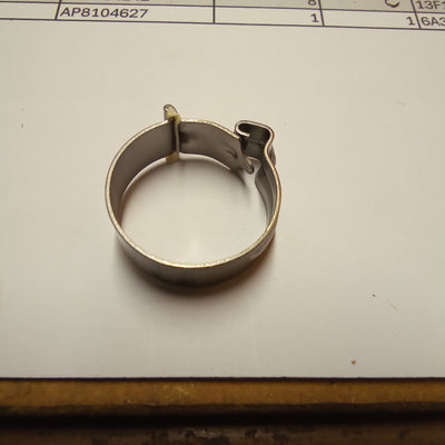 WHITE HOSE CLIP D17,5x8 (#AP8102349)