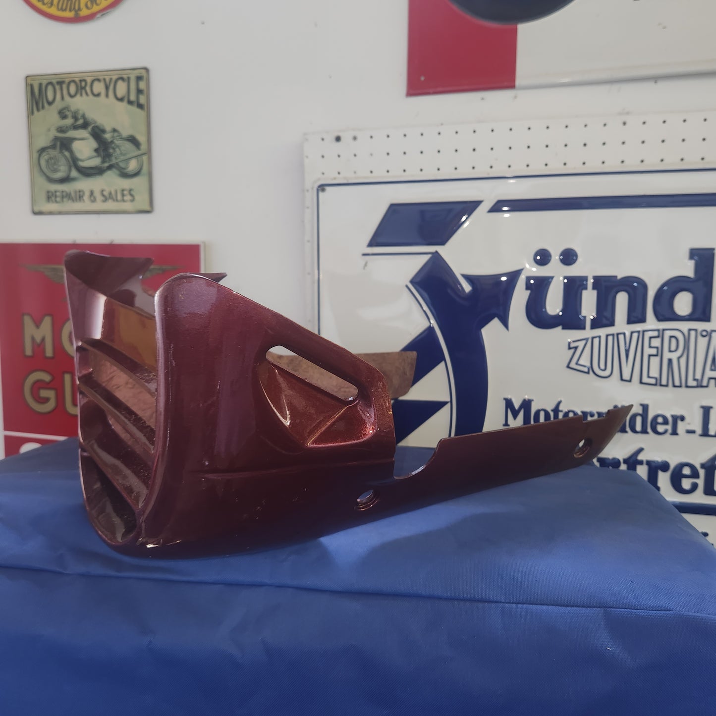 SUMP SPOILER BURGANDY (#02578530)