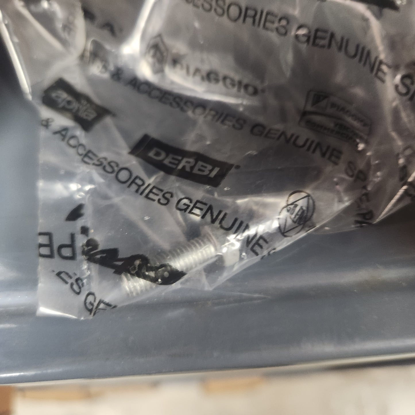 Screw (#98084216)