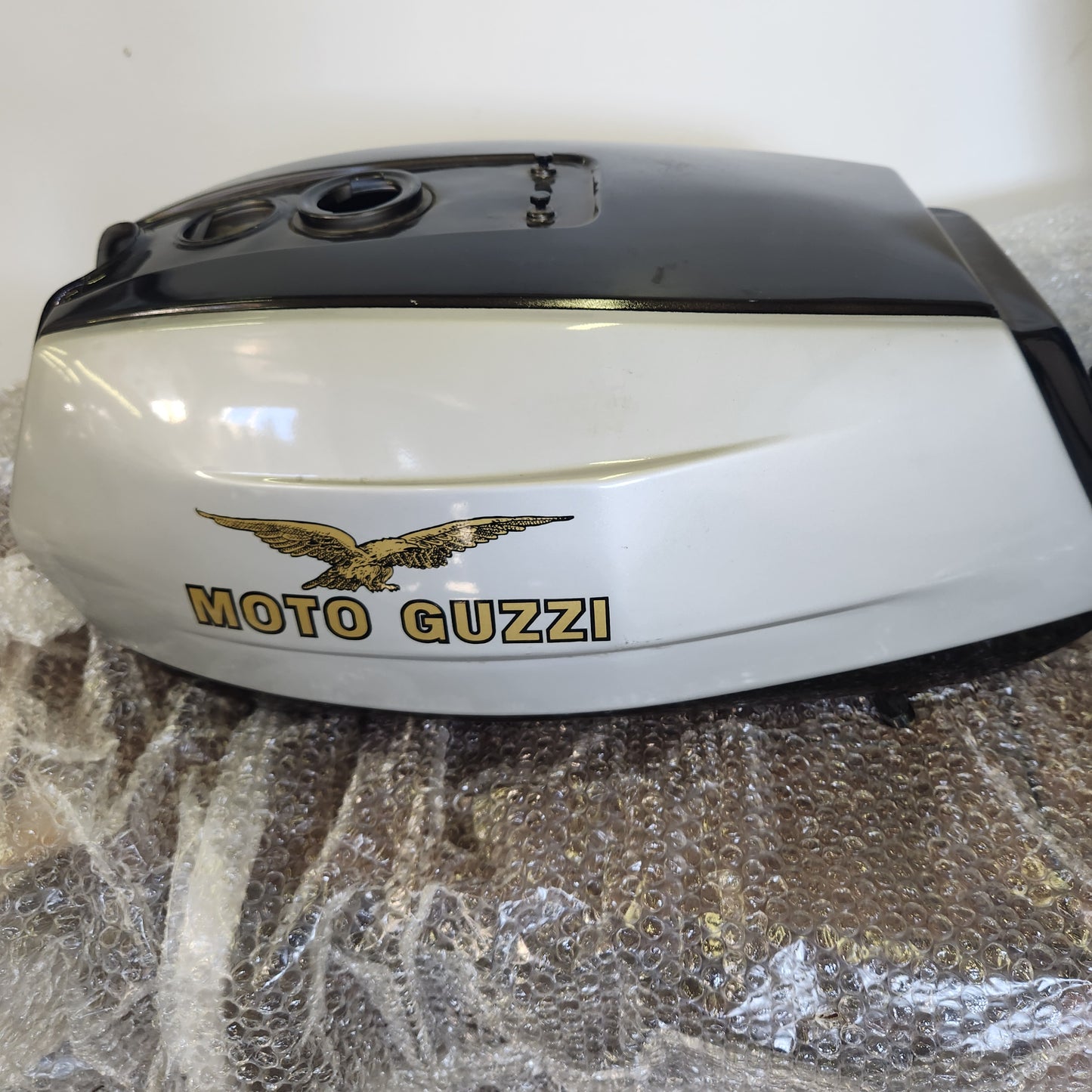 GAS TANK SILVER/BLACK C (#19100240B)
