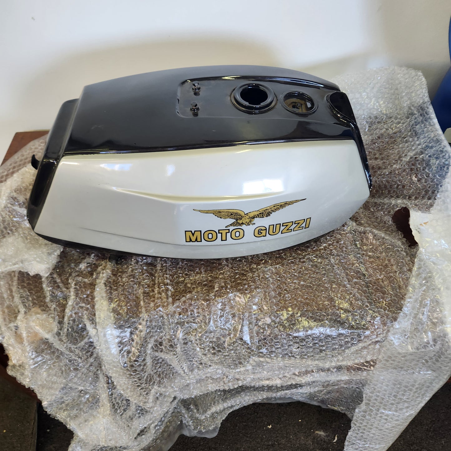 GAS TANK SILVER/BLACK C (#19100240B)