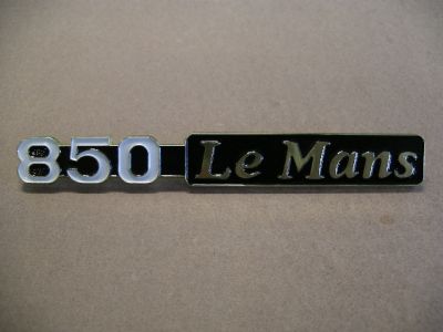 SIDE COVER BADGE 850 LM (#14922000)