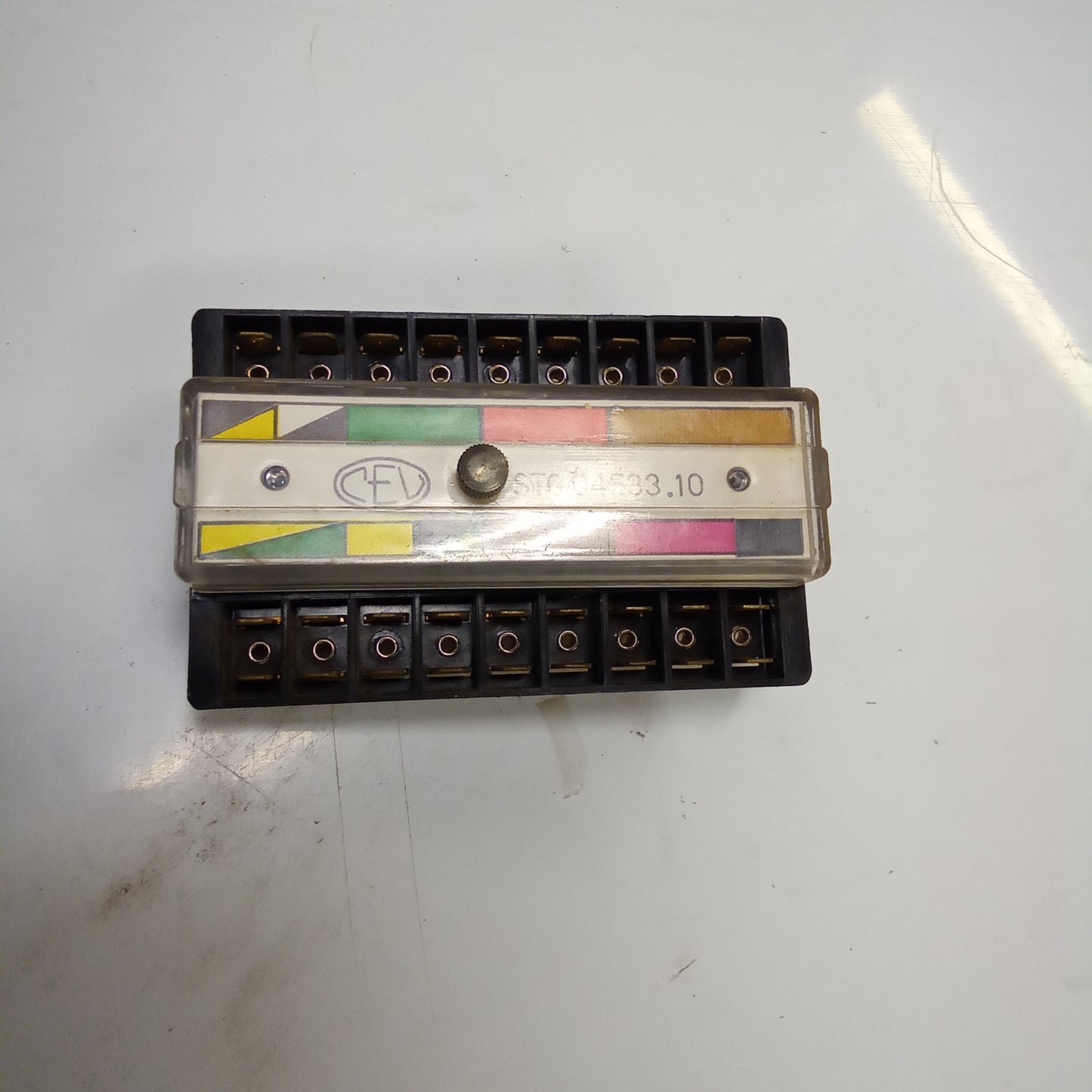 FUSE BLOCK AFTERMARKET CEV POSSIBLY FOR V700 OR (#460211)