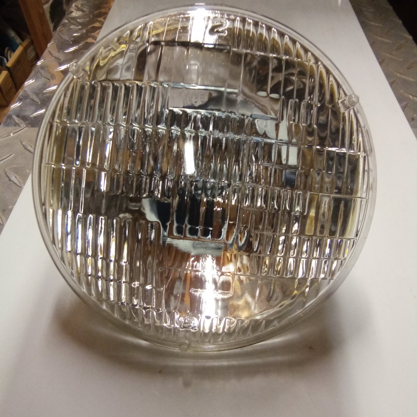 SEALED BEAM H/L (#17740420) USE 20-0300