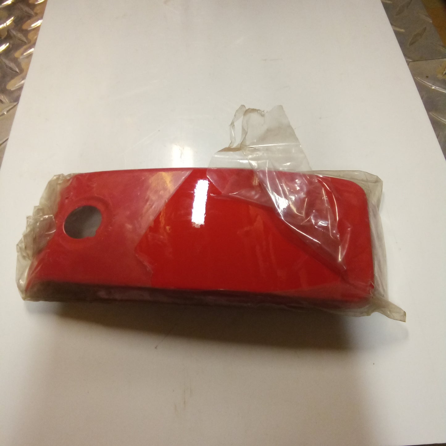 RED TANK LID (#17104063)