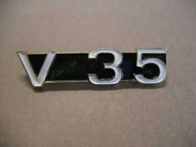 V35 BADGE (#19922000)