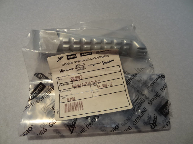 RH REAR FOOTREST (#884097)